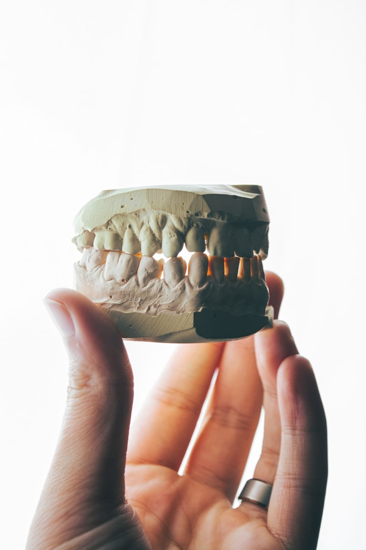 <img source='pic.gif' alt='laboratório protético parceiro de dentistas' />